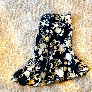 Black white flowery skirt come to your knees